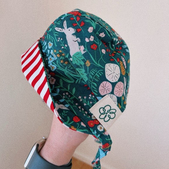 Reversible baby bonnet - Picture 2 of 2